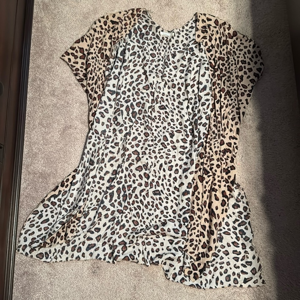 One size fits most leopard prints kimono. Boutique brand, NWOT.